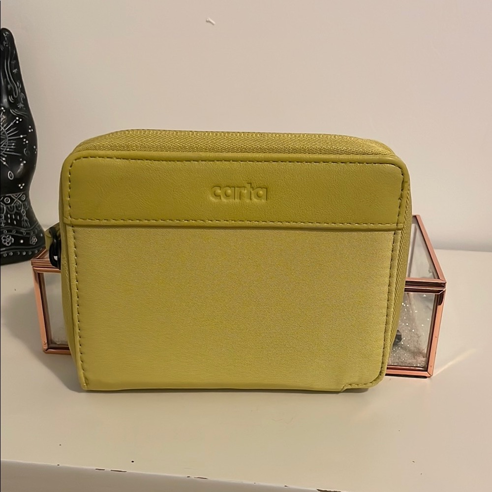 Carta Passport holder